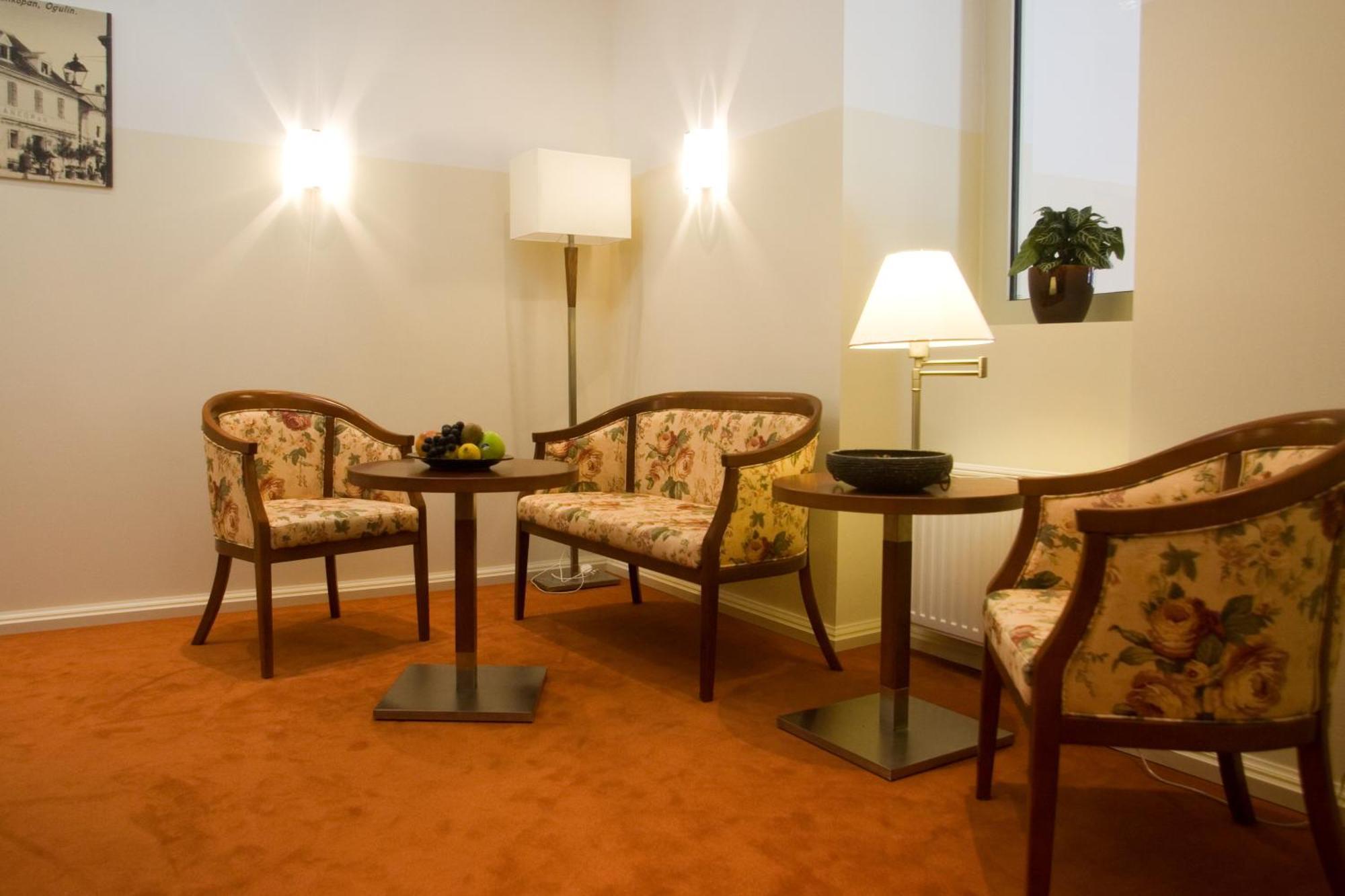 אוגולין Heritage Hotel Frankopan מראה חיצוני תמונה