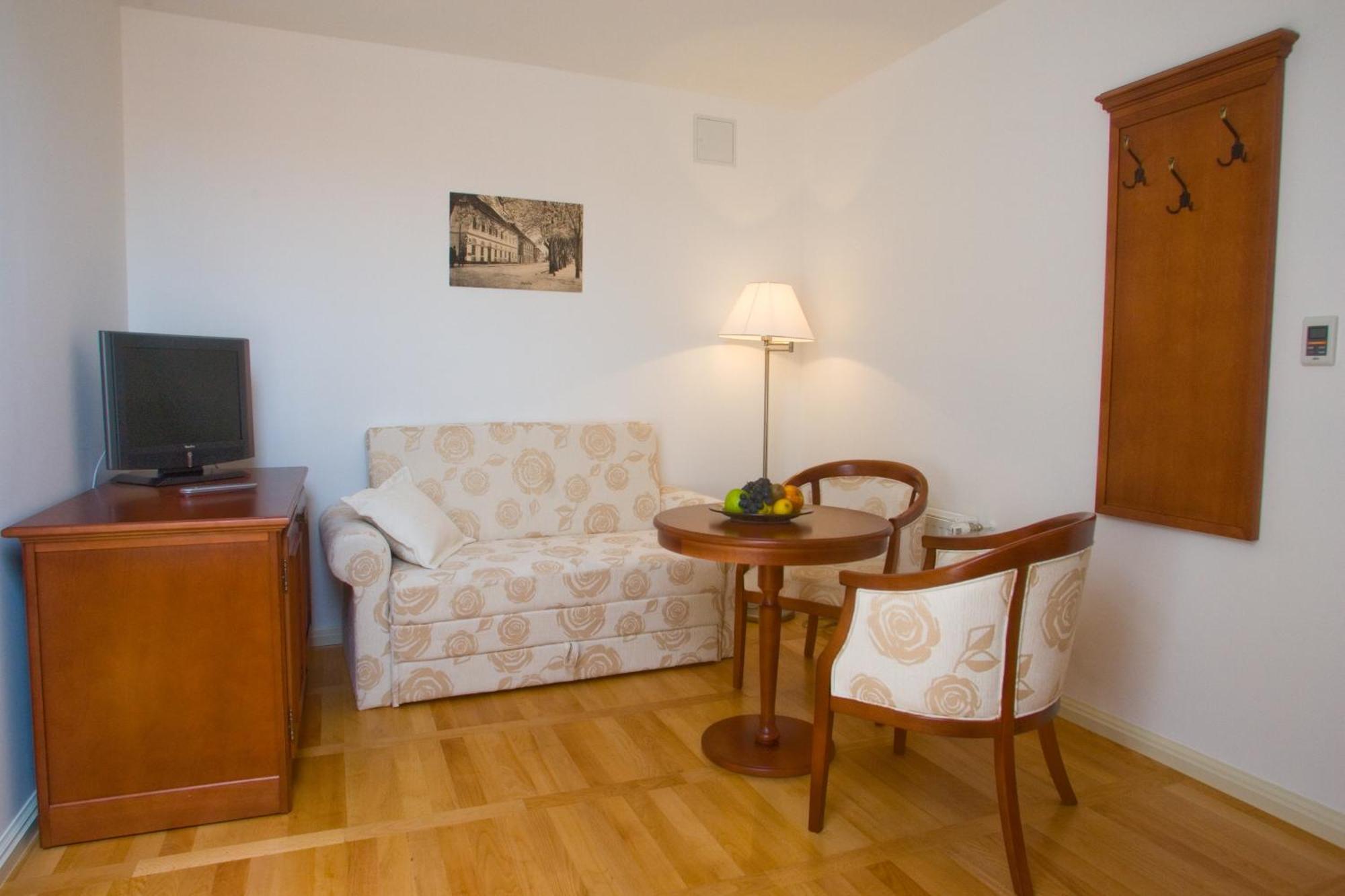 אוגולין Heritage Hotel Frankopan מראה חיצוני תמונה