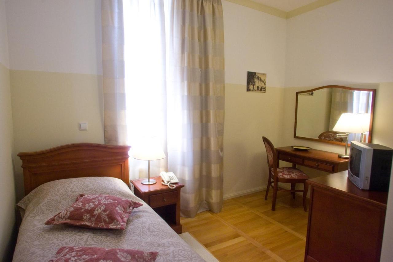 אוגולין Heritage Hotel Frankopan מראה חיצוני תמונה